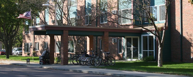 Town Square Apartments in Vermillion, SD - Building Photo
