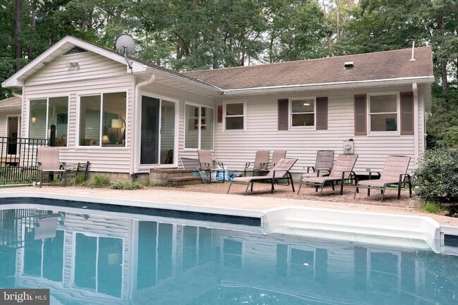 9459 New Rd in Mcdaniel, MD - Foto de edificio - Building Photo