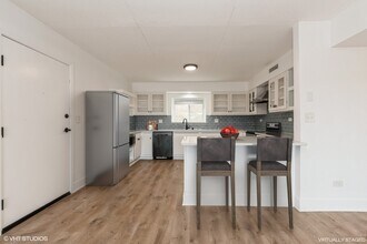 2416 W Foster Ave in Chicago, IL - Building Photo - Building Photo