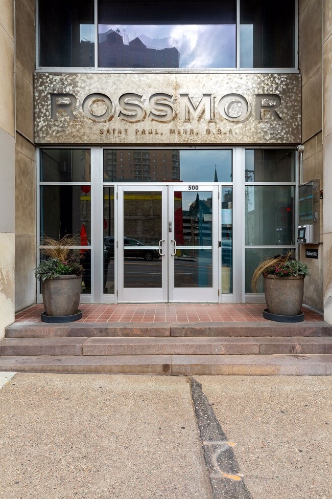 500 Robert St N in St. Paul, MN - Building Photo - Building Photo