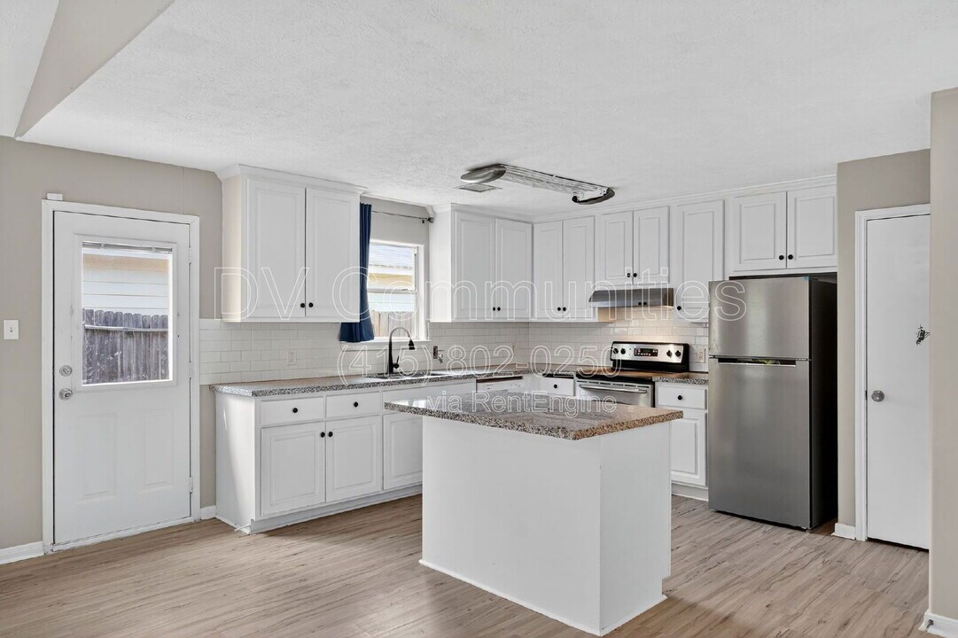 16350 Many Trees Ln in Conroe, TX - Building Photo