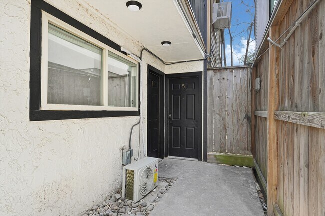 1607 Welch St in Houston, TX - Building Photo - Building Photo