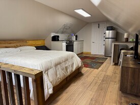 2470 Crow Valley Rd NW in Dalton, GA - Building Photo