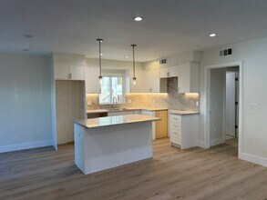 1546 S Ogden Dr in Los Angeles, CA - Foto de edificio - Building Photo