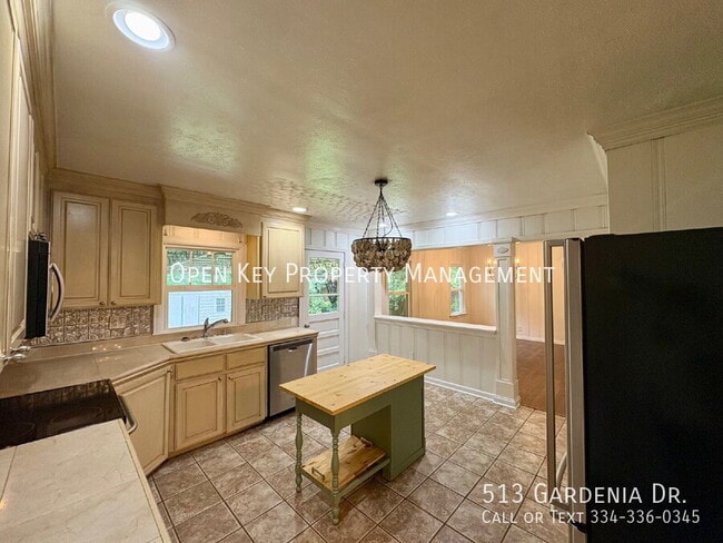 property at 513 Gardenia Dr