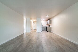 Sunset Villa in Bellevue, WA - Foto de edificio - Interior Photo