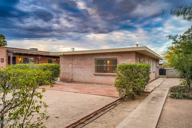 property at 3173 E Terra Alta Blvd
