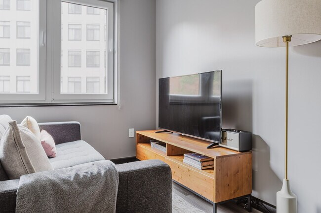 1313 L St NW-Unit -FL3-ID936 in Washington, DC - Building Photo - Building Photo