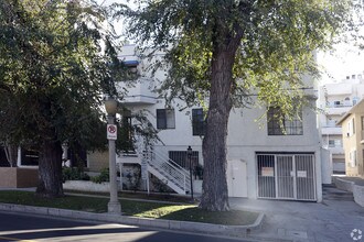 8 Apartment Townhomes in Sherman Oaks, CA - Building Photo - Building Photo