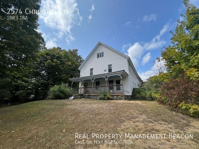 2574 Christian St in Hartford, VT - Building Photo - Building Photo