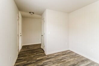 216 Glenoaks Dr in Lexington, NC - Building Photo - Building Photo