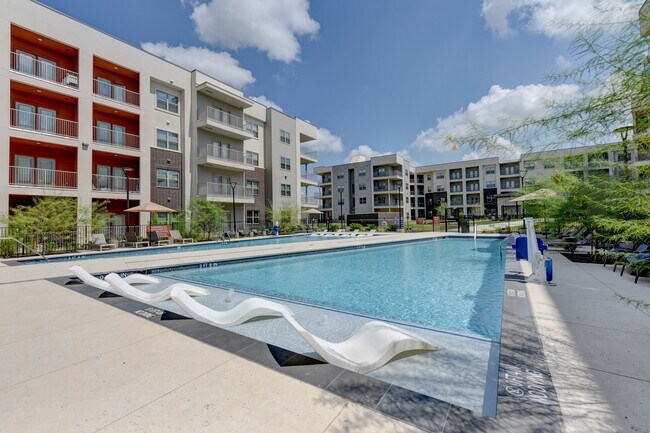 Cantarra in Manor, TX - Foto de edificio - Building Photo