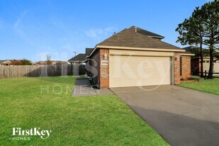2504 Tyler Ln in Moore, OK - Building Photo