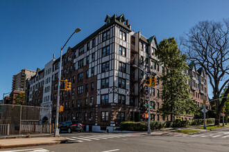 Kew Gardens Terrace in Jamaica, NY - Building Photo - Building Photo