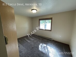 213 13th Ave E in Webster, SD - Building Photo - Building Photo