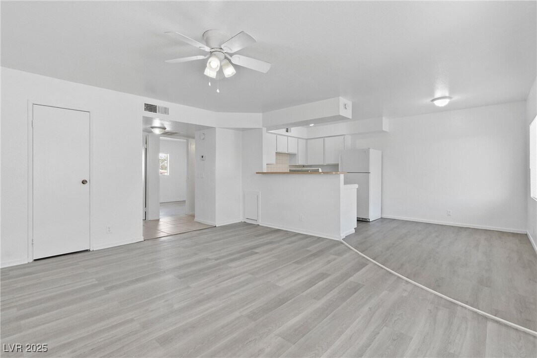 1812 Fulstone Way in Las Vegas, NV - Building Photo