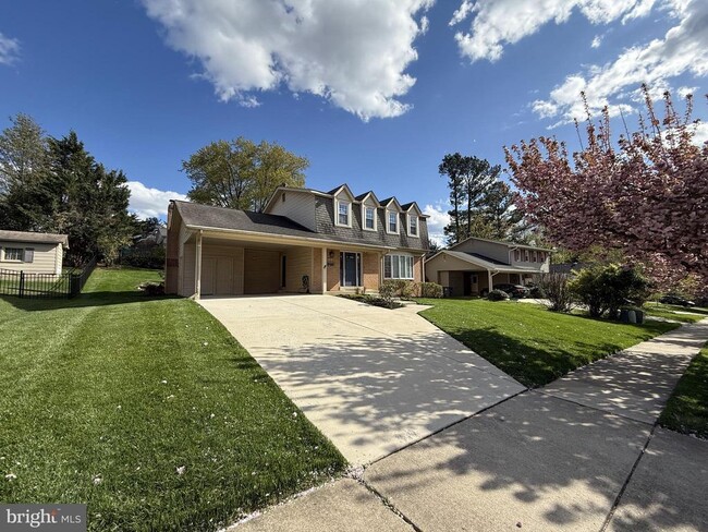 684 College Pkwy in Rockville, MD - Foto de edificio - Building Photo