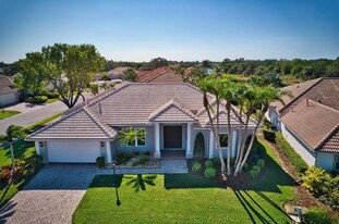 4968 Bridgehampton Blvd in Sarasota, FL - Building Photo