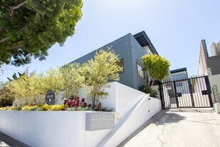2438 7th St in Santa Monica, CA - Building Photo