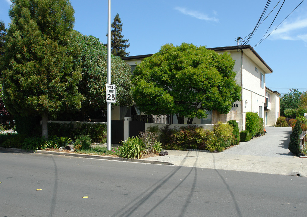 518 N Claremont St in San Mateo, CA - Building Photo