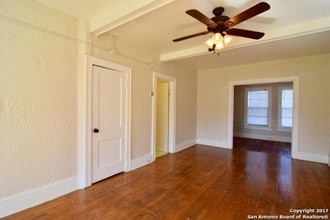 1505 W Woodlawn Ave in San Antonio, TX - Building Photo - Building Photo