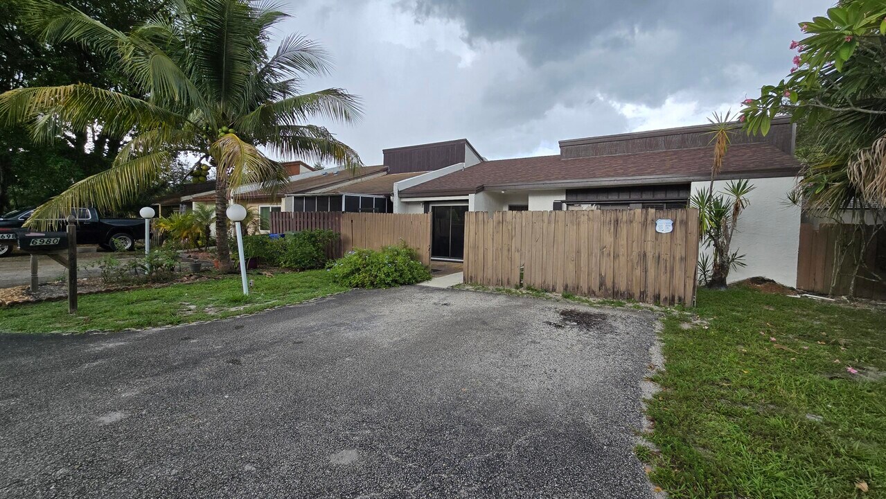 6980 NW 30th Terrace in Fort Lauderdale, FL - Building Photo