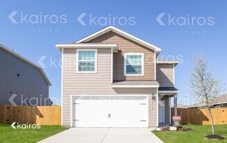 8415 Hannah Rd in Mont Belvieu, TX - Building Photo