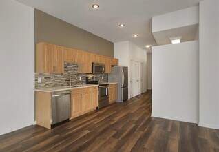 11400 Domain Dr in Austin, TX - Building Photo - Building Photo