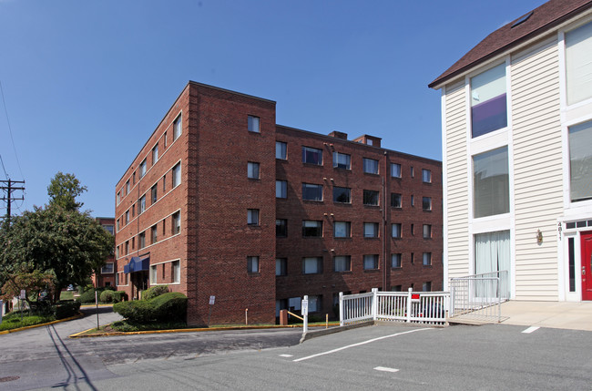 Glen Wood Apartments in Bethesda, MD - Foto de edificio - Building Photo