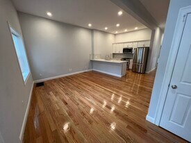 126 Cross St in Somerville, MA - Building Photo