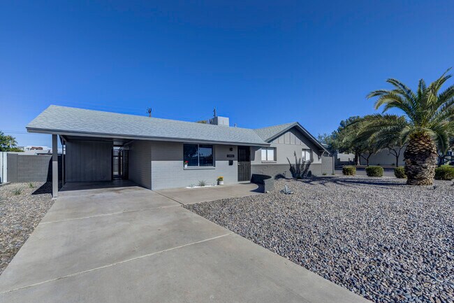 property at 1986 E Palmcroft Dr