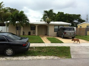 3748 SW 39th St in West Park, FL - Foto de edificio - Building Photo