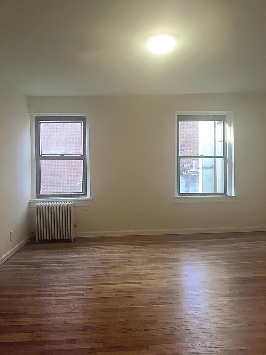 809 9th Ave in New York, NY - Building Photo