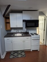 2147 Salisbury Park Dr, Unit 1 in Westbury, NY - Foto de edificio - Building Photo