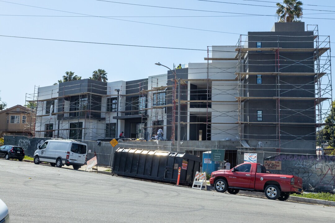 2828 London St in Los Angeles, CA - Foto de edificio