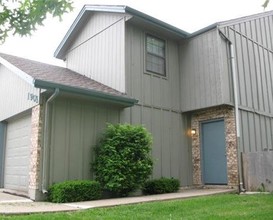 Elgin Park Townhome in Lee's Summit, MO - Building Photo - Building Photo