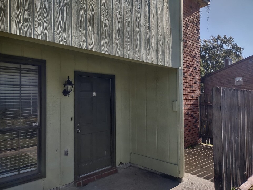 7912 Bles Ave, Unit D in Baton Rouge, LA - Foto de edificio