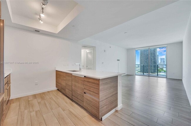 1100 S Miami Ave, Unit 2007 in Miami, FL - Building Photo - Building Photo