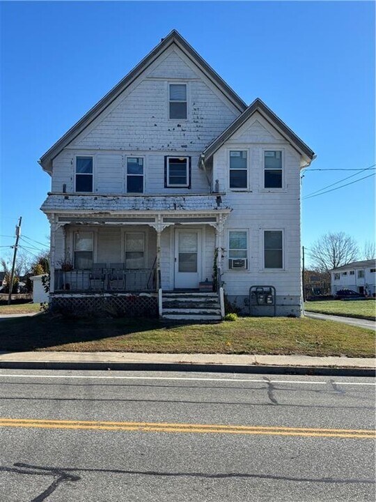 220 Main Rd-Unit -A in Tiverton, RI - Building Photo