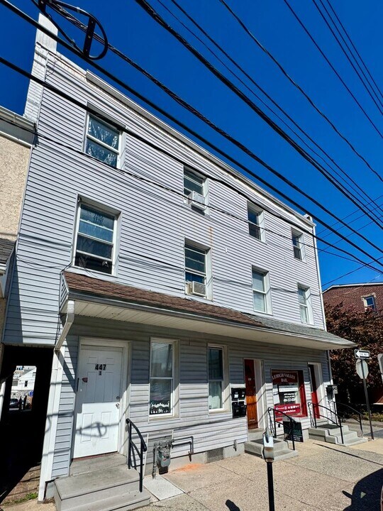445-447 Linden St in Allentown, PA - Building Photo