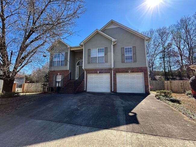 127 Stonehaven Way in Pelham, AL - Building Photo - Building Photo