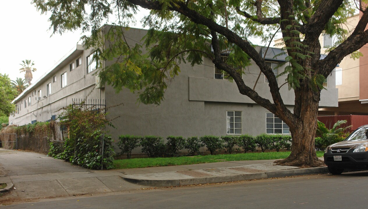 425 N Garfield Ave in Pasadena, CA - Foto de edificio