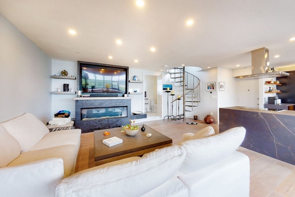 270 Beacon St, Unit H5 in Boston, MA - Foto de edificio