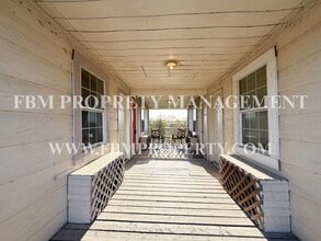 1509 S Oak Grove Rd in Ennis, TX - Building Photo - Building Photo
