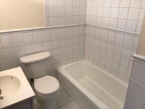 336 Centre St, Unit 2 in Boston, MA - Foto de edificio - Building Photo