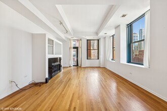 208 W Washington St in Chicago, IL - Building Photo - Building Photo