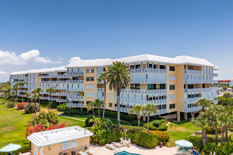 SILVER SANDS BEACH & RACQUET CLUB ONE CONDO in St Pete Beach, FL - Foto de edificio - Building Photo