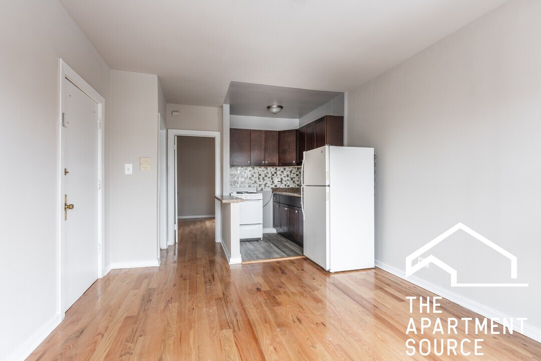 5670 N Ridge Ave in Chicago, IL - Building Photo