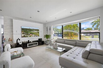 20375 NE 22nd Pl in Miami, FL - Building Photo - Building Photo
