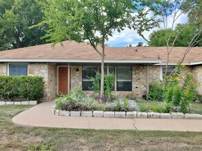 9512 Meadowheath Dr in Austin, TX - Building Photo - Building Photo